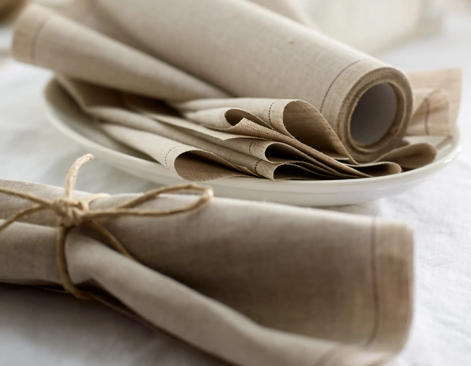 La décoration de mariages: des serviettes de table en tissu qui